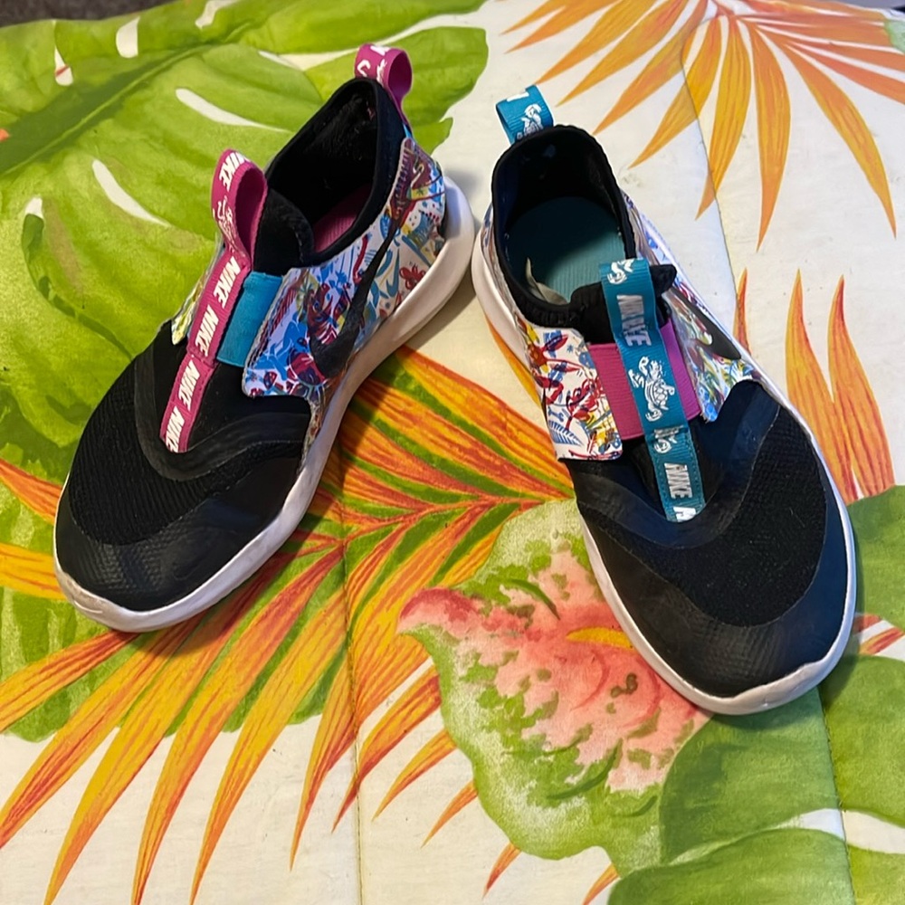 Girls Nike slip on